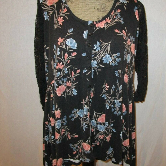 Ladies Torrid Dressy Top Lace sleeves style Super Soft Size 1 - Picture 2 of 9